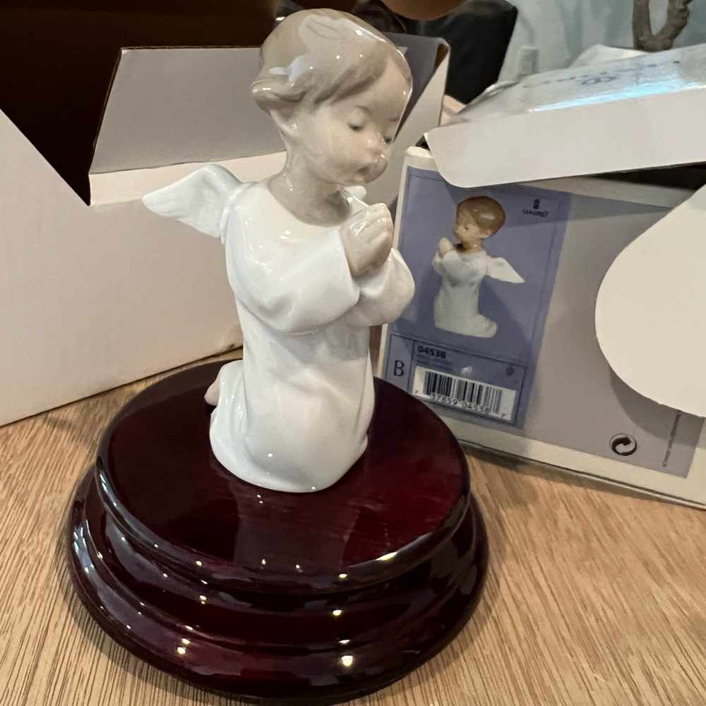 LLADRO ANGEL PRAYING FIGURINE 04538.SPAIN.W/REUGE MUSIC BOX STAND